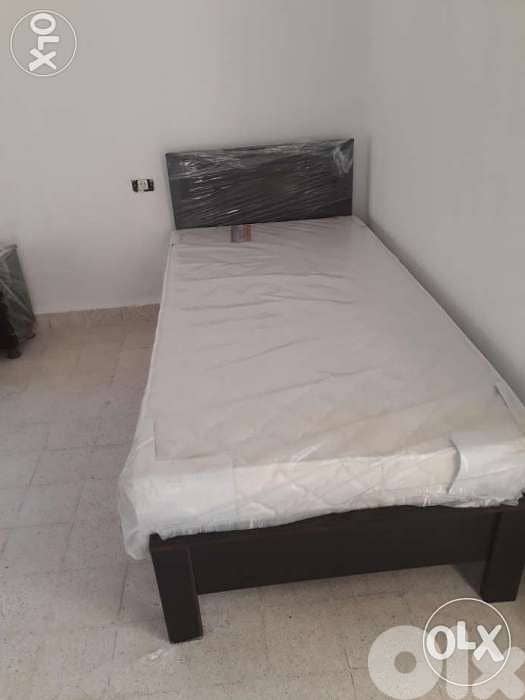 تخت مفرد مع فرشة 0