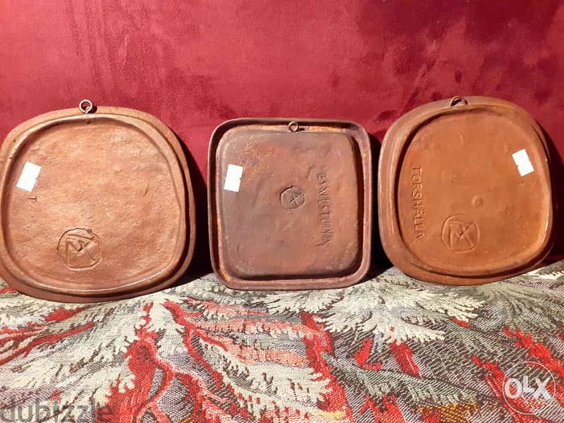 ٣ صحون برونز سويدي أنتيك للتعليق مختومين 1