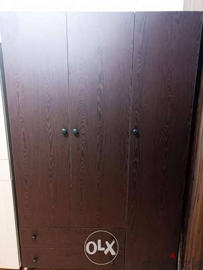 خزانة ثلاث درف