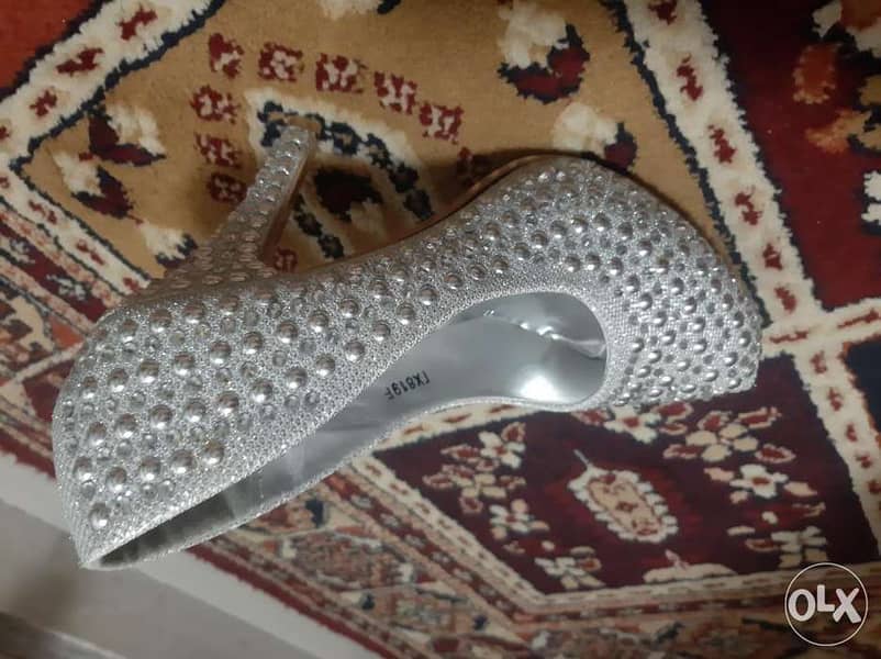 سكربينة سهرة جديدة ملبوسة لبسة وحدة نمرة ٣٧ 1