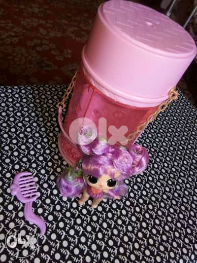 LOL ON THE BEACH long haired in swim wear +big box +a comb, both=15$