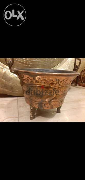 سطل نحاس أحمر قديم منقوش من الروائع 0