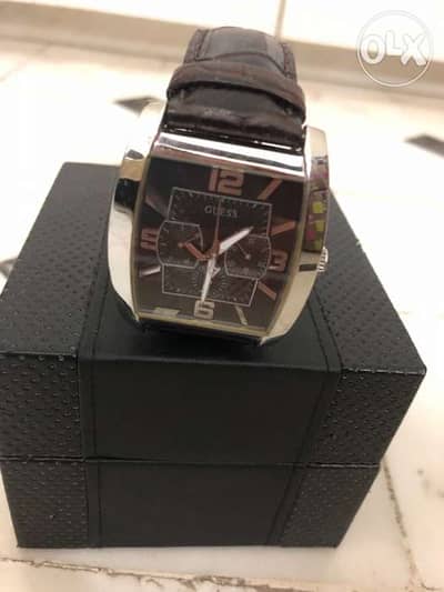 ساعة guess