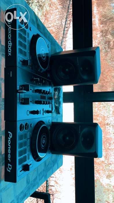 ddj-400 controller with pioneer speakers