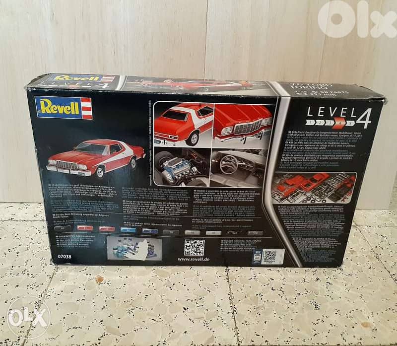 '76 Ford Torino Plastic Model Kit 1:25. 1