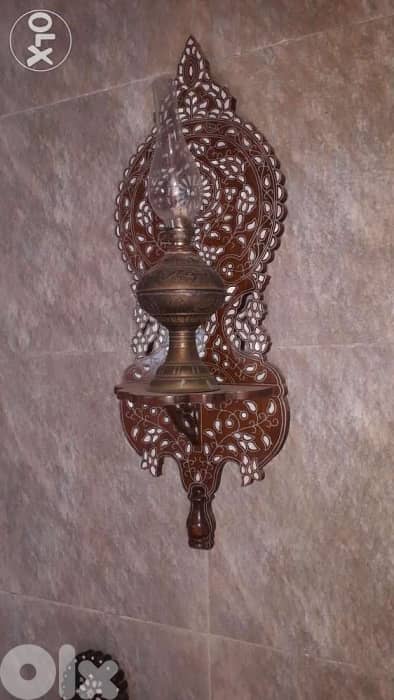 كرسي انتيك شغل يد خشب وصدف بحاله ممتازه. 3