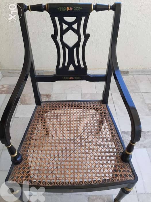 كرسي fauteille فوتاي عدد (2) عليها رسومات سعر الكرسي الواحدة 1