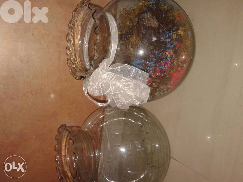 اغراض وادوات منزلية عديدة ، فازات ، حرامات ، لحف ،لوحات رسومات 0