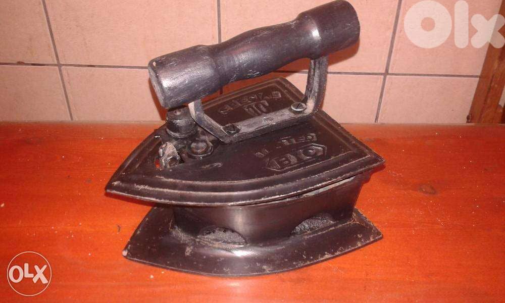 مكواة فحم قديمة ماركة BIC حالة جيدة جدا 0