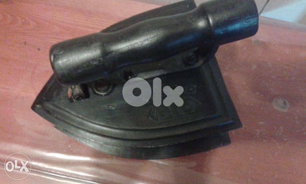 مكواة فحم قديمة ماركة BIC حالة جيدة جدا 1