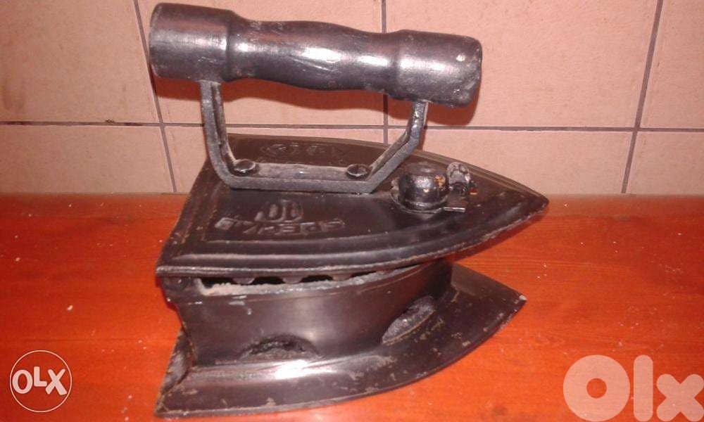 مكواة فحم قديمة ماركة BIC حالة جيدة جدا 2