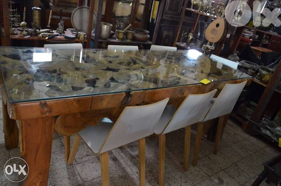 engraved table solid wood with 8 white chairs 0