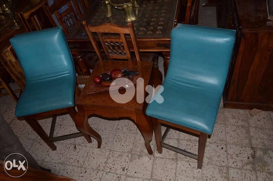 2 blue leather bar chairs with table 0