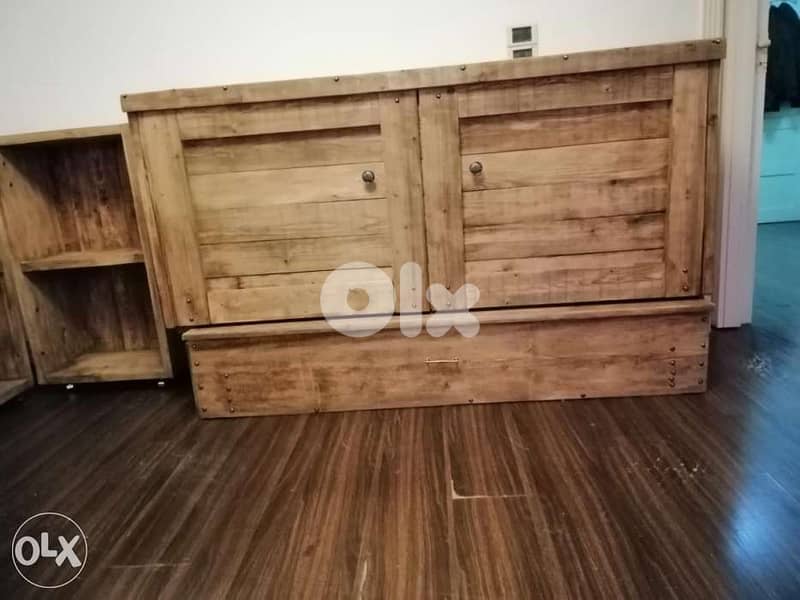 Old closet wood bed queen size تخت مجوز خزانة دريسوار شكل قديم 0