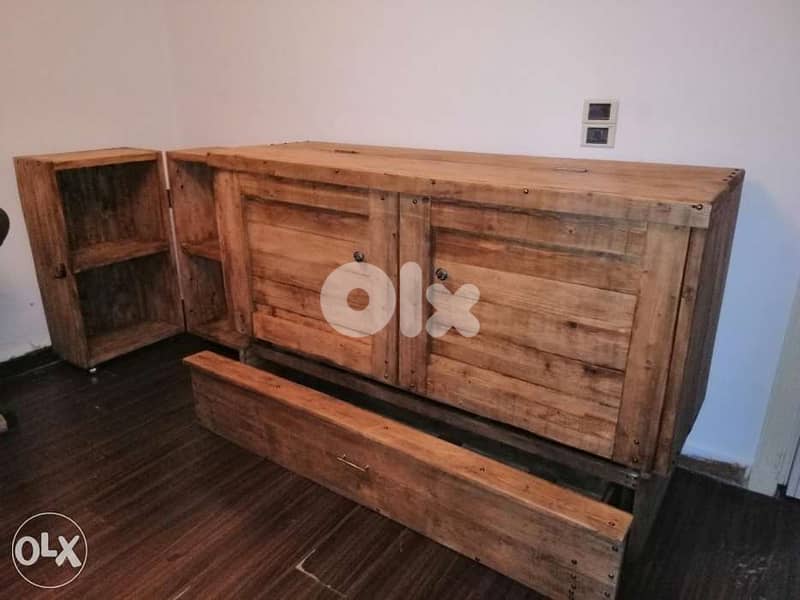 Old closet wood bed queen size تخت مجوز خزانة دريسوار شكل قديم 1