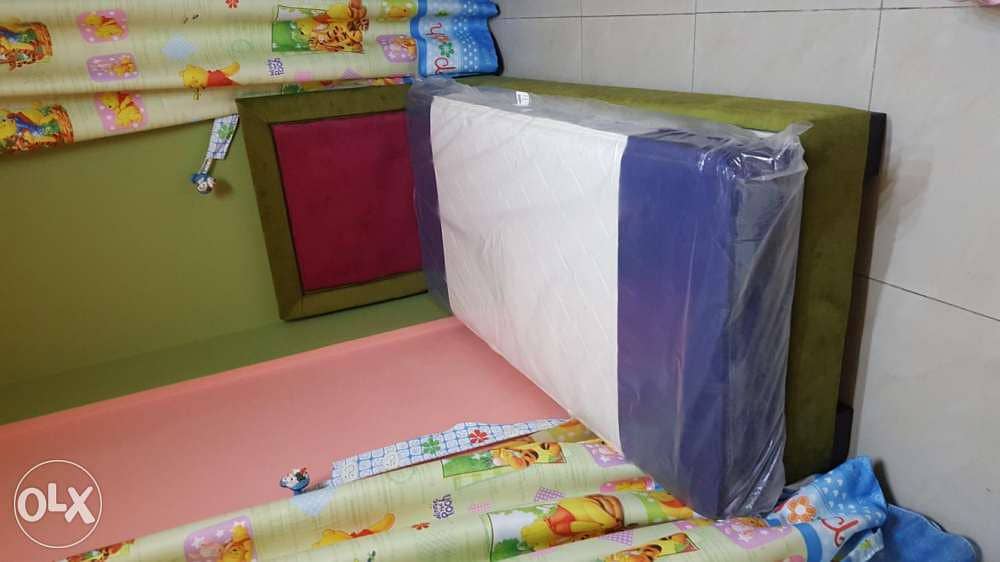 تخت منجد مع الفرشة كفالة ١٠ سنوات 1