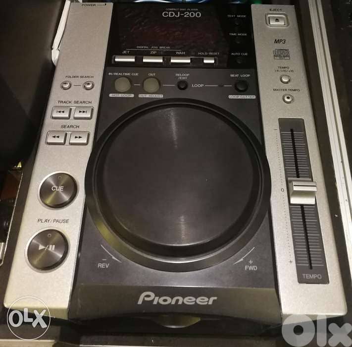 2 cdj 200 with bag. 1