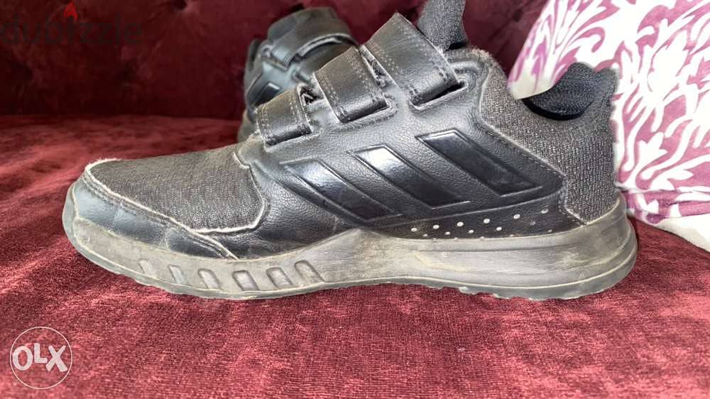 running shoes adidas 300,000 LL 2