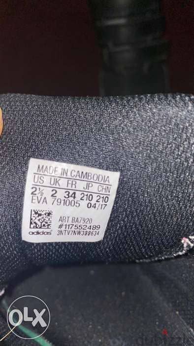 running shoes adidas 300,000 LL 3