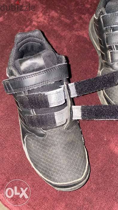 running shoes adidas 300,000 LL 4