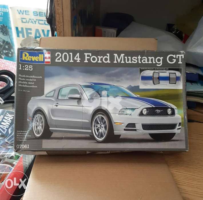 '14 Ford Mustang GT Plastic Model Kit 1:25. 0