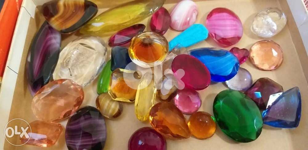 أحجار من زجاج مشكلة 1