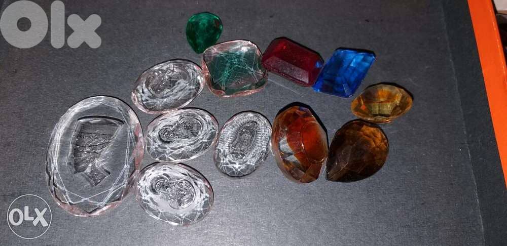 أحجار من زجاج مشكلة 4