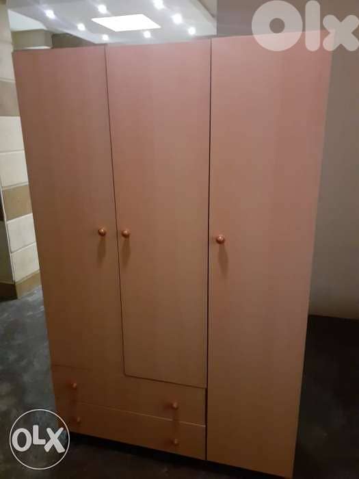 خزانة ثلاث درف حجم صغير 1