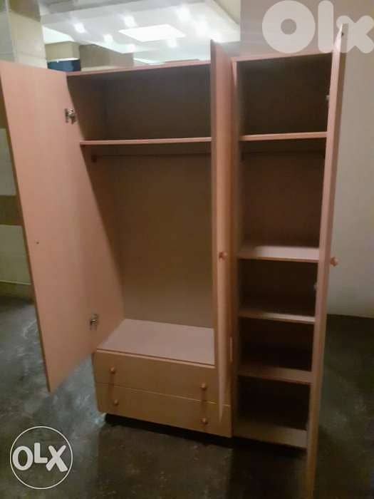 خزانة ثلاث درف حجم صغير 2