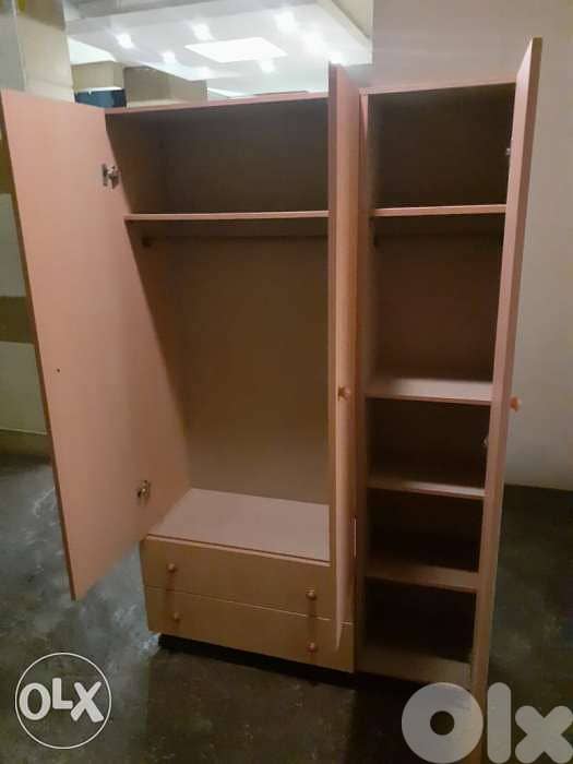 خزانة ثلاث درف حجم صغير 3