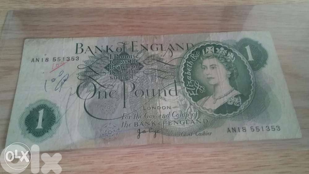 UK old One Pound BanknoteQueen Elizabeth the 2nd Portrait 0