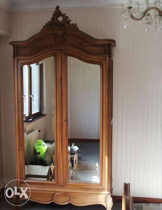 خزانة انتيك شغل يدوي جميل جدا صناعة فرنسية مستوردة بسعر تصفيه 0