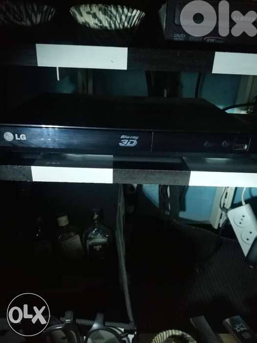 BLU RAY . . LG. 3D MACHINE+17Glasses. . . + 35 Original_3D movies. . . 0