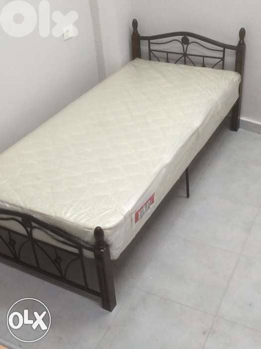 تخت مفرد ماليزي مع فرشه مضغوط 0