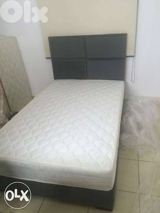 تخت مفرد منجد مع فرشه مضغوط 0