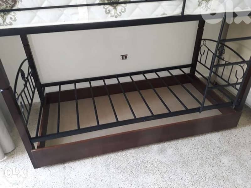 تخت طابقين ماليزي مع جارور التوصيل مجاني 1
