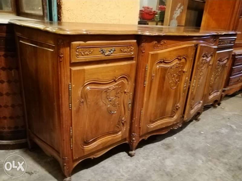 بوفيه درسوار فرنسي حفر فني جميل ناعم جدا خشب جوز مميز للغاية 0