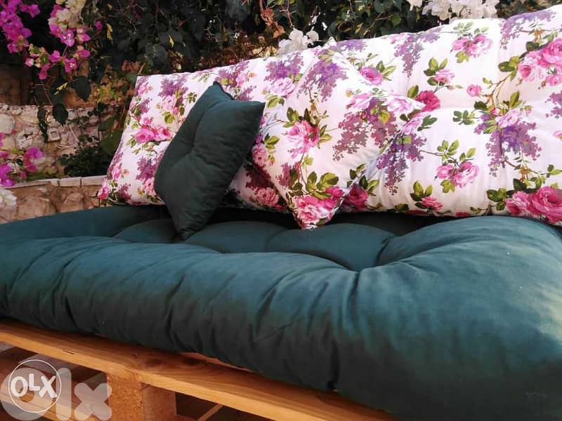 Pallets & furniture 1