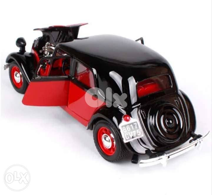 Citroën 15CV(1938) diecast car model 1:24 4