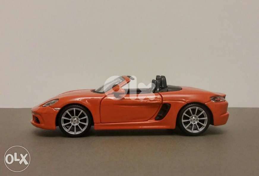 Porsche Boxster 718 diecast car model 1:24. 2