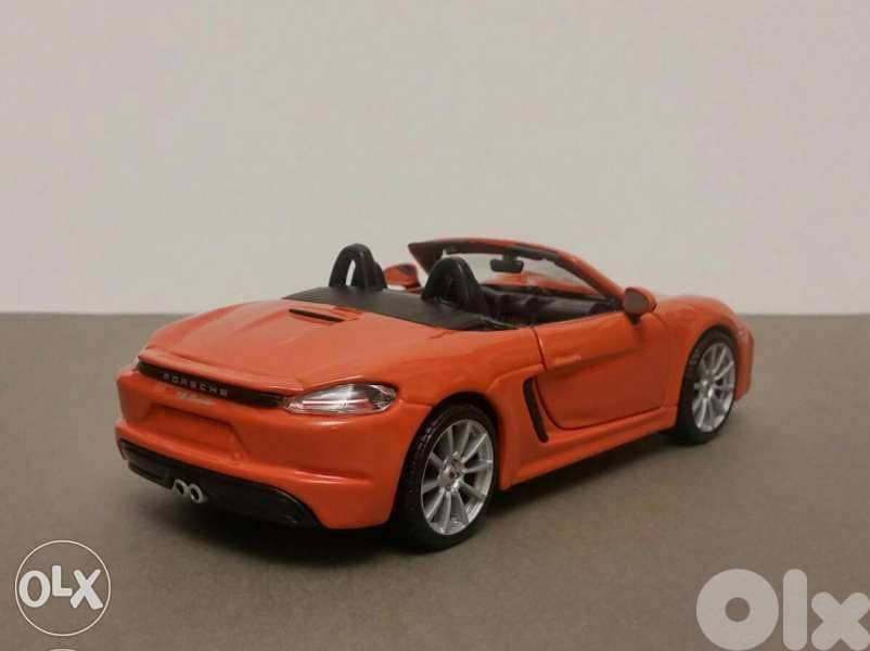 Porsche Boxster 718 diecast car model 1:24. 5