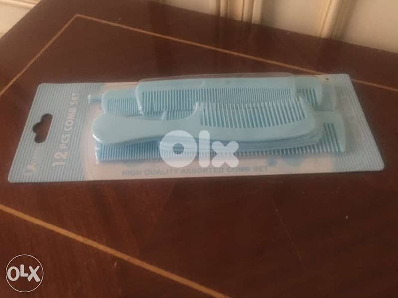 Blue Comb Set - 12 Pieces - مجموعة أمشاط 1