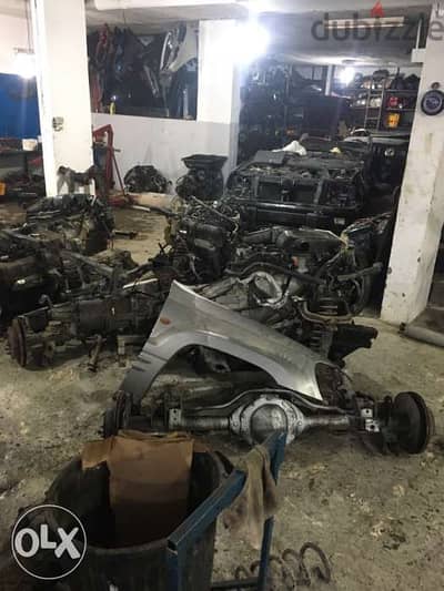 يوجد لدينا كل ماتحتاجو لسيارات الامريكيه قديم وحديث