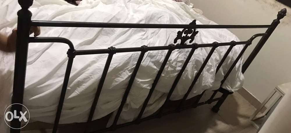 bed double iron Stella modern تخت مجوز حديد 1