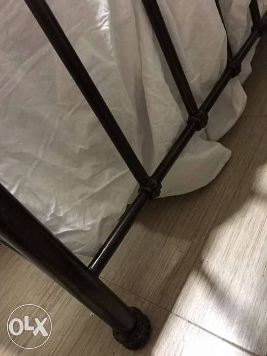 bed double iron Stella modern تخت مجوز حديد 4