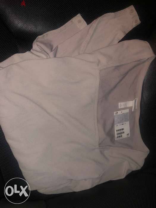 women clothes, top H and M brand, body, size M, white gray color 3