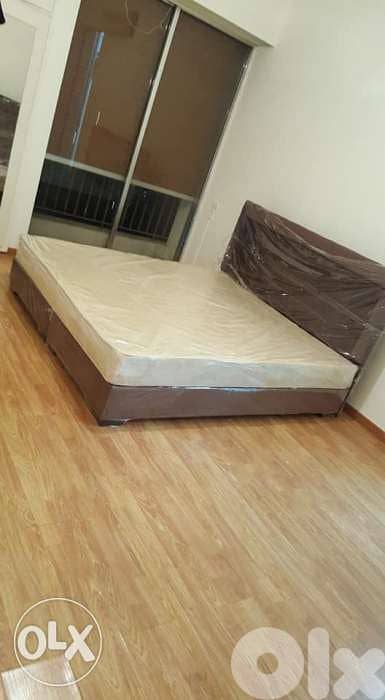 تخت منجد مع الفرشة 0