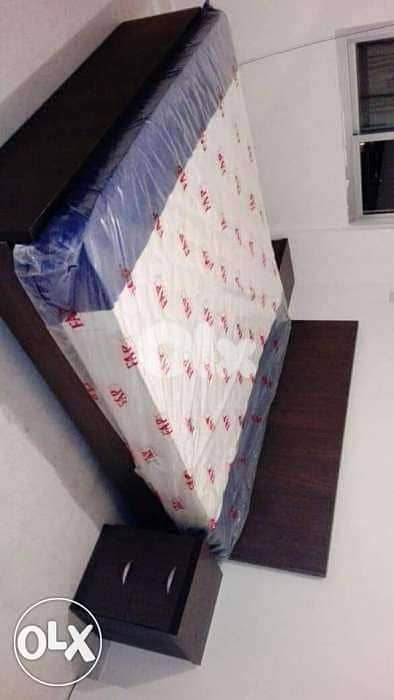 تخت مجوز مع الفرشة ومخدتين 0