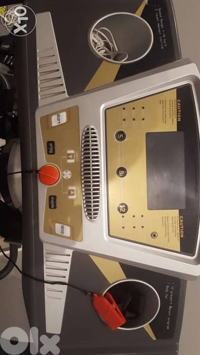 Like New Treadmill used only few times 12 programe manual 3 incline 1