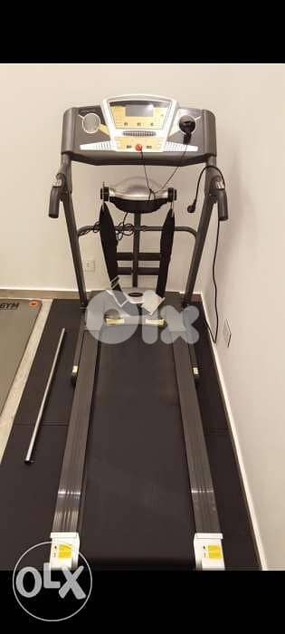 Like New Treadmill used only few times 12 programe manual 3 incline 2